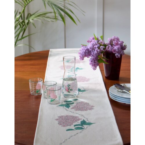 Carolyn Donnelly Eclectic Bloom Table Runner Light-Green 